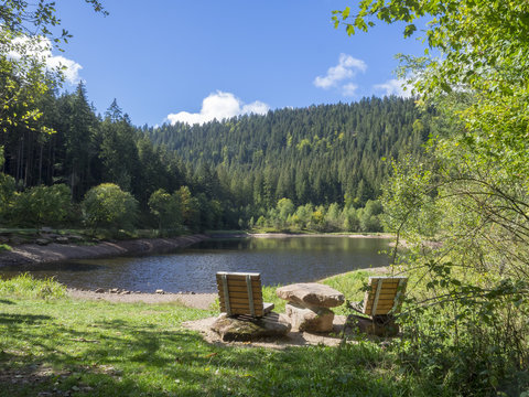 Wandern im Schwarzwald. Der Sankenbachsee und die Sankenbach-Wasserf&auml;lle im Nordschwarzwald, Lage Baiersbronn, Landkreis Freudenstadt. Eines der imposantesten Karsee und idyllischen Pl&auml;tze im Schwarzw