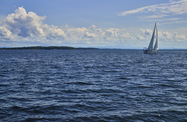 Sailboat on lake Champlain 500