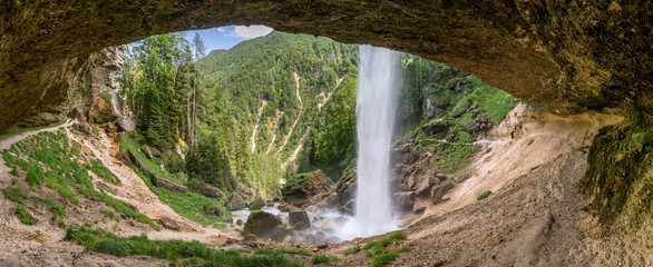 Pericnik Wasserfall im Triglav Nationalpark, Slowenien © schame87