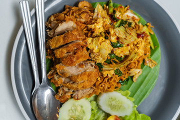 stir fried instant noodles with chicken