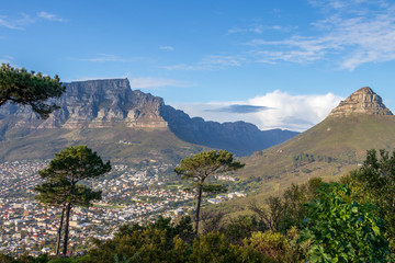 Blick vom Signal Hill auf Löwenkopf und Tafelberg