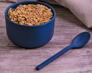 Muesli into a blue bowl