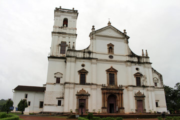 Fototapeta premium The white majestic Se Cathedral of Old Goa (Goa Velha)
