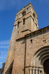 Fototapeta na wymiar Cruz en la plaza de la iglesia en un pueblo español de huesca-españa