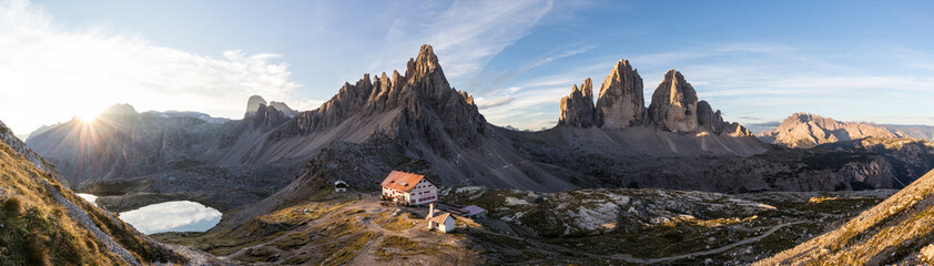 Sonnenaufgang an der Dreizinnenhütte