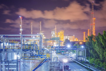 Fototapeta premium Petroleum oil refinery plant on twilight time
