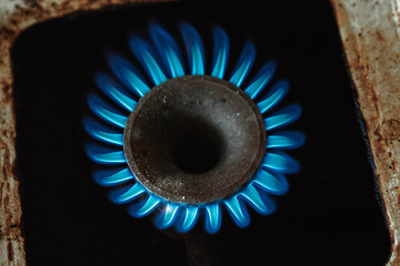 Gas stove, lit a blue flame burner