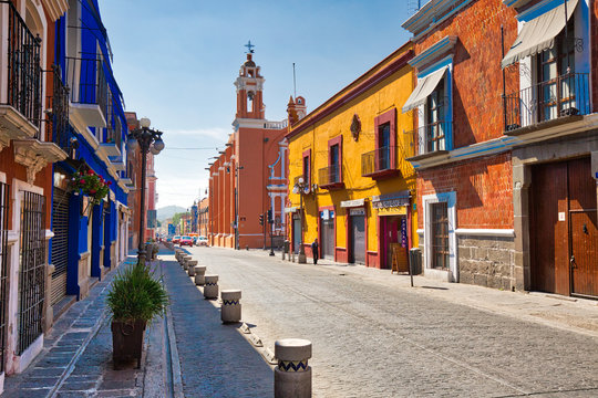 Fototapeta Puebla, Mexico-20 April, 2018: Puebla streets in historic center