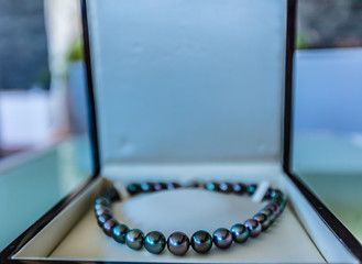 Collier de perles noires de Tahiti