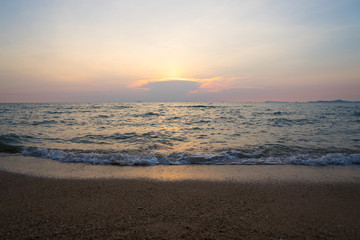 Obraz premium Empty sea and beach background at sunset in evening or sunrise in morning with copy space .Summer vacation and tourist concept . Pattaya, Chonburi ,Thailand