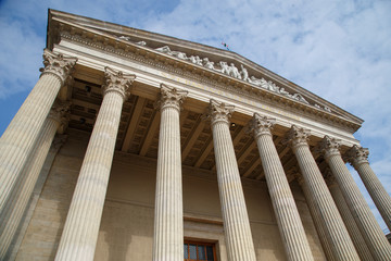 Naklejka premium Vintage Old Justice Courthouse Column