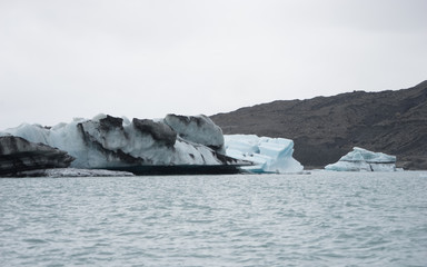 Eisberge zum Greifen nah: Gletscherlagunenfahrt Jökulsárlón mit dem Zodiac -...
