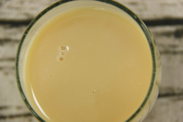 Café au lait dans un verre