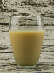 Café au lait dans un verre