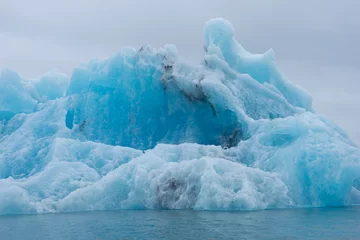 Photo sur Plexiglas Glaciers Eisberge zum Greifen nah: Gletscherlagunenfahrt Jökulsárlón mit dem Zodiac - Vatnajökull-Nationalpark, Island