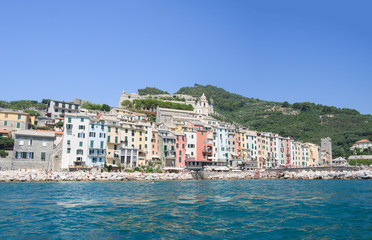 Fototapeta na wymiar Portovenere : beautiful typical Liguria village viewed from a boat