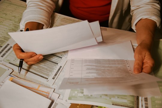 Formulare ausf&uuml;llen / Rechnungen sortieren / Steuererkl&auml;rung