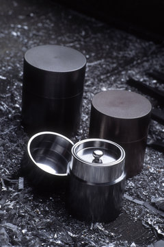 伝統工芸の錫器、製品の茶筒