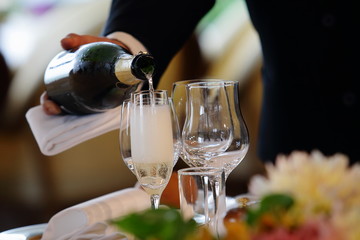 結婚式のシャンパンサービス