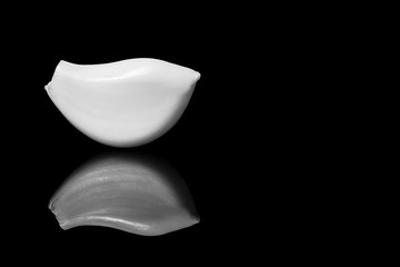 Garlic and reflection /beauty of the reflection/ Peeled garlic 