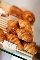 焼きたてのクロワッサン、パン屋