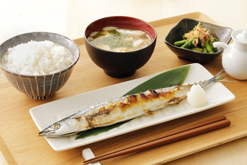 さんまの塩焼き　Grilled Pacific saury