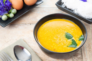 Crab curry and rice vermicelli