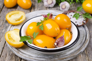 Marinated yellow tomatoes