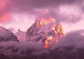 Papier Peint photo autocollant Himalaya Magnificent view of Machermo peak (6,273 m) at sunset. Nepal, Himalayas.