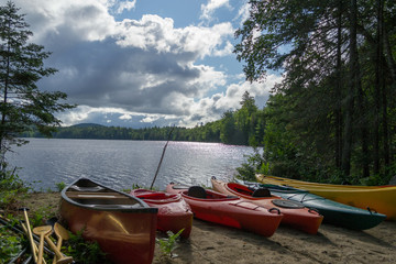 Kayaks and a canoe by the Indian lake in upstate NY (USA) © rmbarricarte