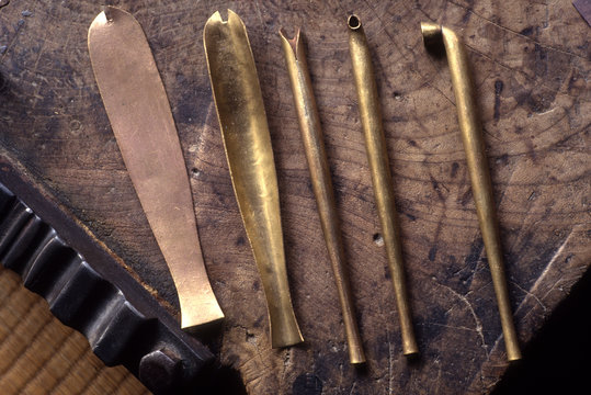 伝統工芸の煙管、煙管のできるまでの工程の見本