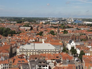 Fototapeta na wymiar Бельгия, город Брюгге, вид с колокольни Белфорт, вид с высоты 83 метра, крыши