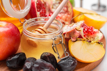 Apple and honey, traditional food of jewish New Year - Rosh Hashana.