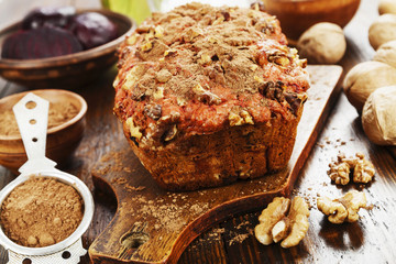 Beetroot pie with walnuts