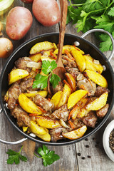 Potatoes stewed with chicken liver