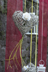 Cuore intrecciato con gardenia bianca