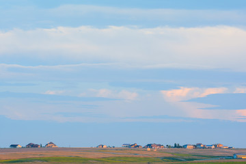 Obraz premium landscape view of small american town on horizon