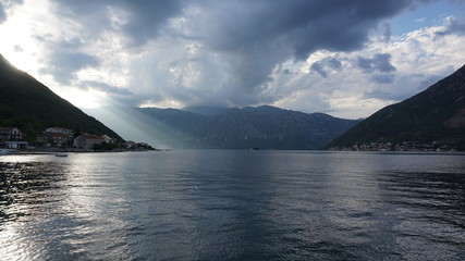 Fototapeta premium lake and mountains