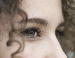 Mirada de mujer joven