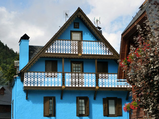 Casa azul en Artiés, Valle de Arán. Pirineos