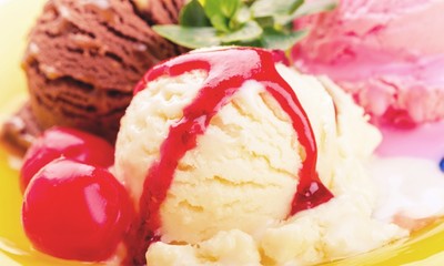 Vanilla and Chocolate Ice Cream Scoops