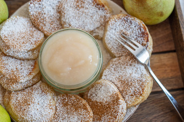 Pancakes mit Birnenmus 