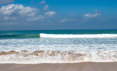 バリ島の海と波