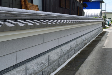 瓦屋根の門まわり