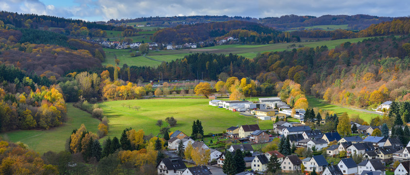 Herbstlandschaft bei Herborn im Dorf Merkenbach