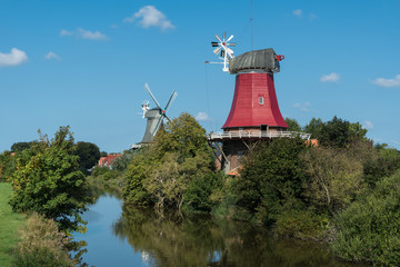 Greetsieler Zwillingsmühlen in Ostfriesland