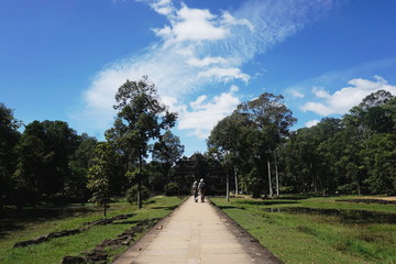 path to the temple