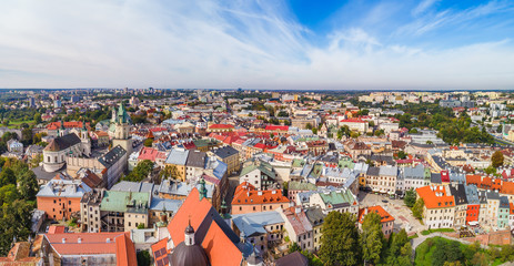 Lublin krajobraz starego miasta z lotu ptaka z widocznym placem Po Farze, wieżą Trynitarska i...