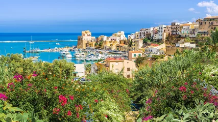 Raamstickers Siciliaanse haven van Castellammare del Golfo, geweldig kustplaatsje op het eiland Sicilië, provincie Trapani, Italië © Serenity-H
