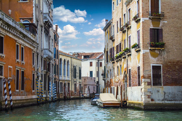 Fototapeta na wymiar уютные дворы в Венеции